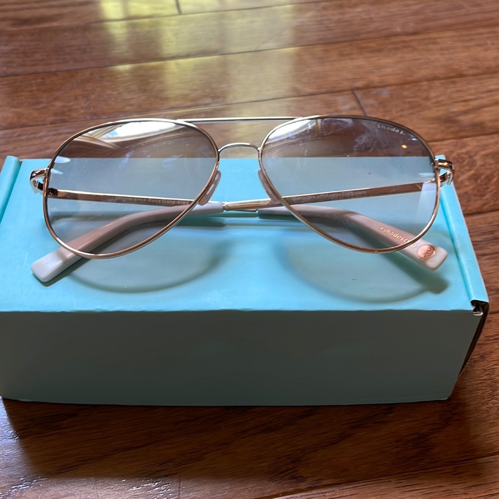 Women’s tangle free sunglasses